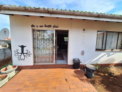 Cottage For Rent in Bluff, Durban