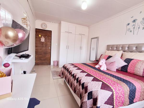 Apartment / Flat For Rent in Merewent, Durban